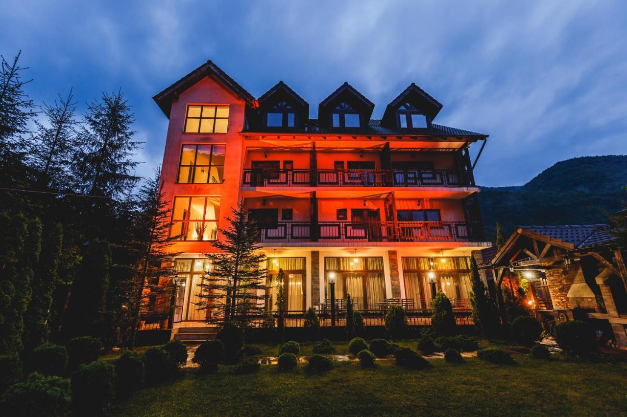 Отель River Retreat Lotrioara Экстерьер фото